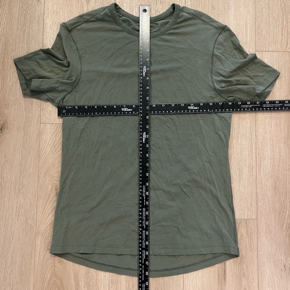 Lululemon Men’s Olive Army Green T-Shirt - Size Small - Picture 3 of 4